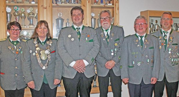 Der neue Vorstand der Lensahner Schützengilde: v.l. Birte Osten-Paschkewitz, Daniela Nagel, Bernd Meisburger, Wolfgang Pink, Sönke Schöning, Sven Neumann.