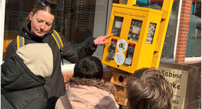 Einweihung eines Bienenblumen-Samenspenders