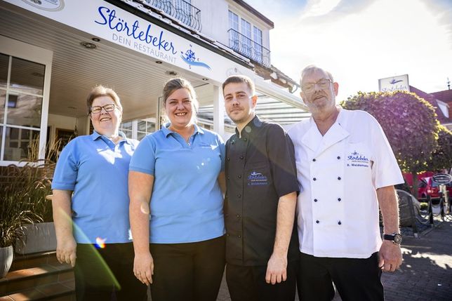 Simone, Sabrina, Robert und Bernd Weidemann (v. lks.) sorgen für zufriedene Gäste im Restaurant Störtebeker. (Foto: Störtebeker)