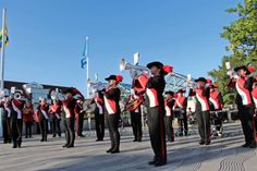 Zur Eröffnung spielt der Musikzug Plön auf dem Seebrückenvorplatz.