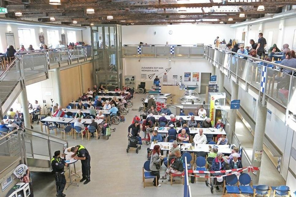 Die Mensa der Fachhochschule bot rund 170 Dietrichsdorfern ausreichend Platz für die Dauer der Evakuierung.