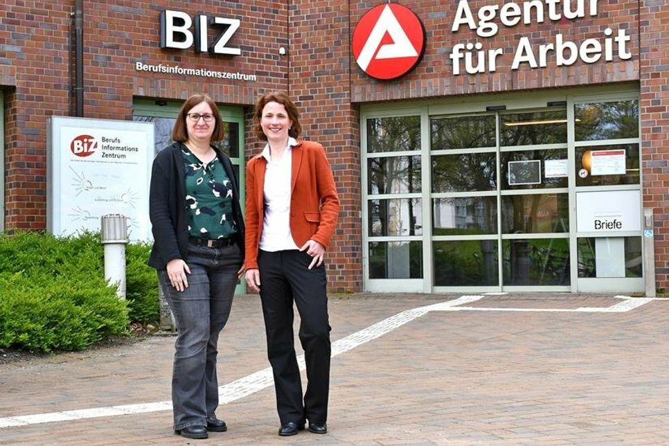 Andrea Schlichting und Nicole Kowalski (v. re.).