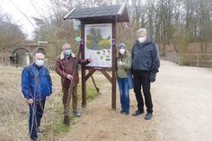 Am vergangenen Samstag wurde die neue Infotafel montiert und für die Öffentlichkeit freigegeben: Klaus Faasch (v.l.), Frank Schumacher, Anja Heidemann und Andreas Marks.