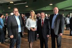 Bürgervorsteher Sönke Sela (2. v. re.) mit den Kandidaten für die Bürgermeisterwahl Mirko Spieckermann (lks.), Verena Jeske und Dr. Hans Marenbach.