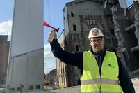 Bürgermeister Mirko Spieckermann gab das Startsignal zum Abriss.