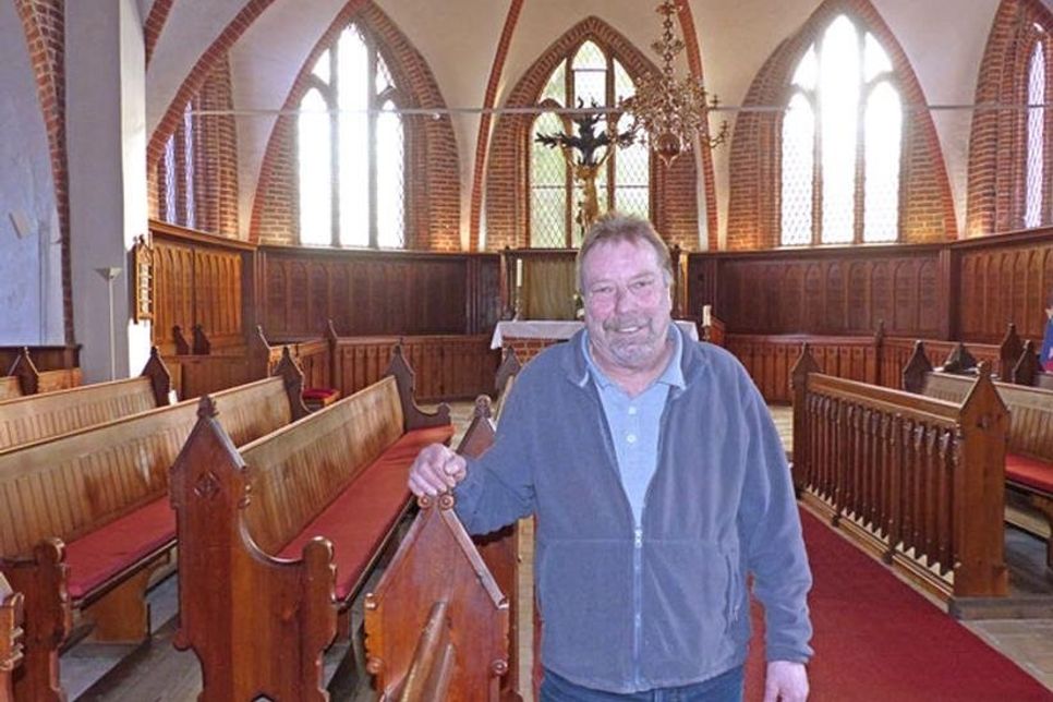 Mehr als sein halbes Leben lang, zweiunddreißigeinhalb Jahre war Diether Kibbel Küster und Friedhofswart der Ahrensböker Kirchengemeinde – am kommenden Sonntag, dem 10. Februar um 11 Uhr wird er mit einem Gottesdienst verabschiedet.