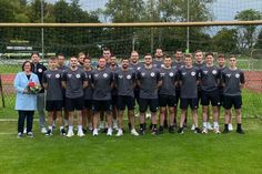 1. Herren des TSV Neustadt bedankt sich bei Andrea Iskra.