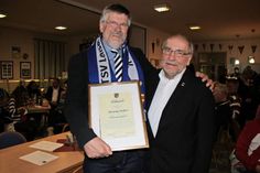 1. Vorsitzender Wolfgang Prehn (re.) gratulierte Henning Steffen zur Ernennung als Ehrenmitglied.