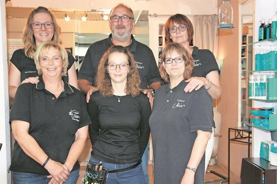 Das Team: Karen Bergmann, Stefan Meier und Sylfia Leifer (oben v. lks.) sowie Anja Nölting, Ann-Susan Döring und Andrea Ketturkat (unten v. lks.). Es fehlt Irene Schlichtemaier.