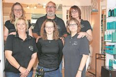 Das Team: Karen Bergmann, Stefan Meier und Sylfia Leifer (oben v. lks.) sowie Anja Nölting, Ann-Susan Döring und Andrea Ketturkat (unten v. lks.). Es fehlt Irene Schlichtemaier.