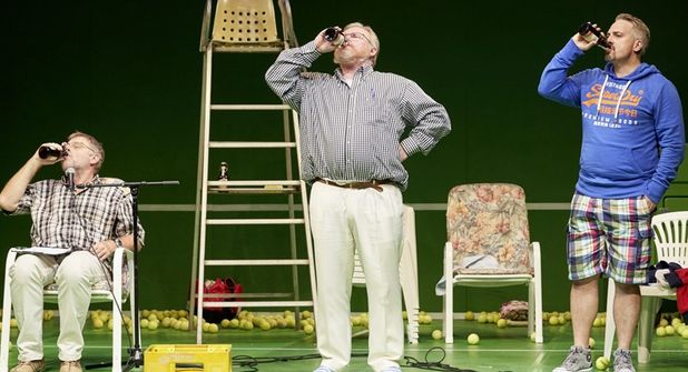 Das Hamburger Ohnsorg-Theater ist mit der Komödie „Extrawurst“ bei „Theater in der Stadt“.