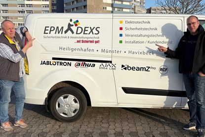 Niederlassungsleiter Sönke Froberg (lks.) mit Geschäftsführer Kai Dannhaus.