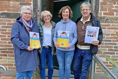 Sie hoffen gemeinsam auf neue Lesepaten für die Kreisstadt: Angela Metzler (Bürgerstiftung Eutin), Ingrid Berger (Bürgerstiftung Eutin), Angelika Weppler (Standortkoordinatorin Mentor Eutin) und Hans-Ingo Gerwanski (Bürgerstiftung Eutin, v.li.).
