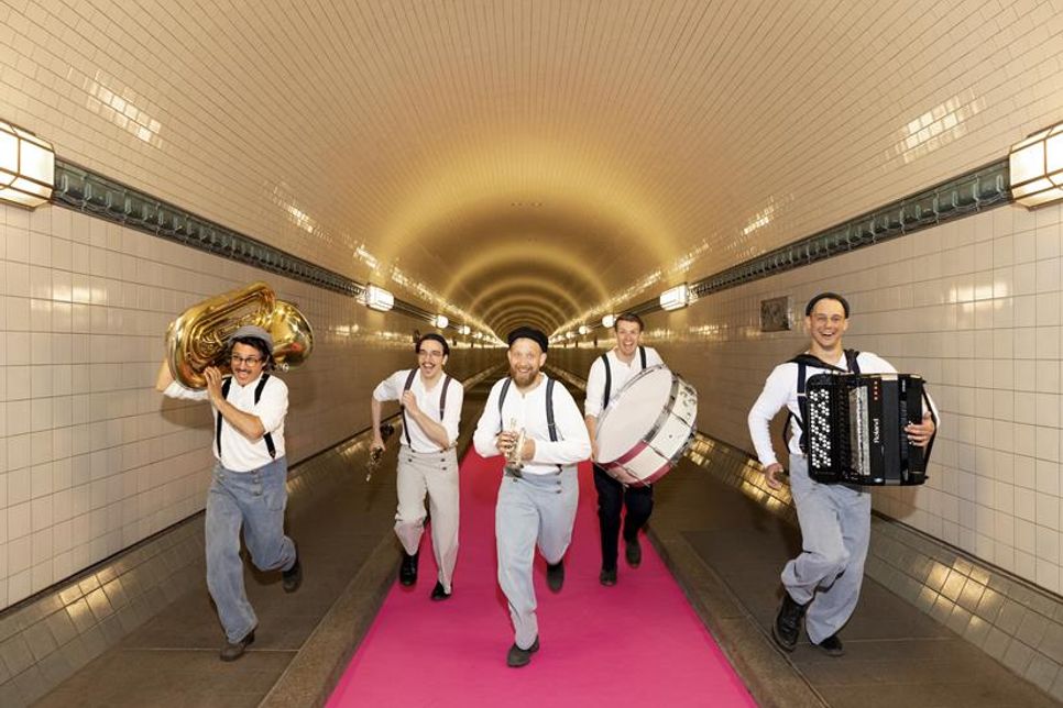 „mahoin“ im Elbtunnel.