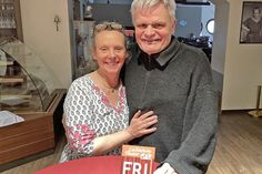 Birgit Bockmann und Till Huster freuen sich auf die Herbstinszenierung ganz besonders: Die Komödie „De niege Baadstuuv“ stammt aus ihrer Feder- und ist näher dran an der Wirklichkeit, als man vielleicht denkt.