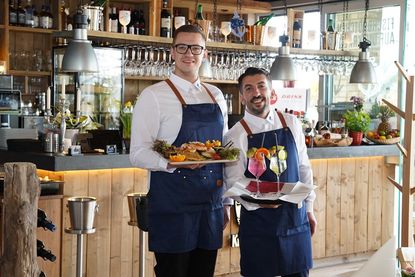 Betreiber Dardan Rama (lks.) und Alshiqi Mentor aka „Toly“ freuen sich auf ihre Gäste.