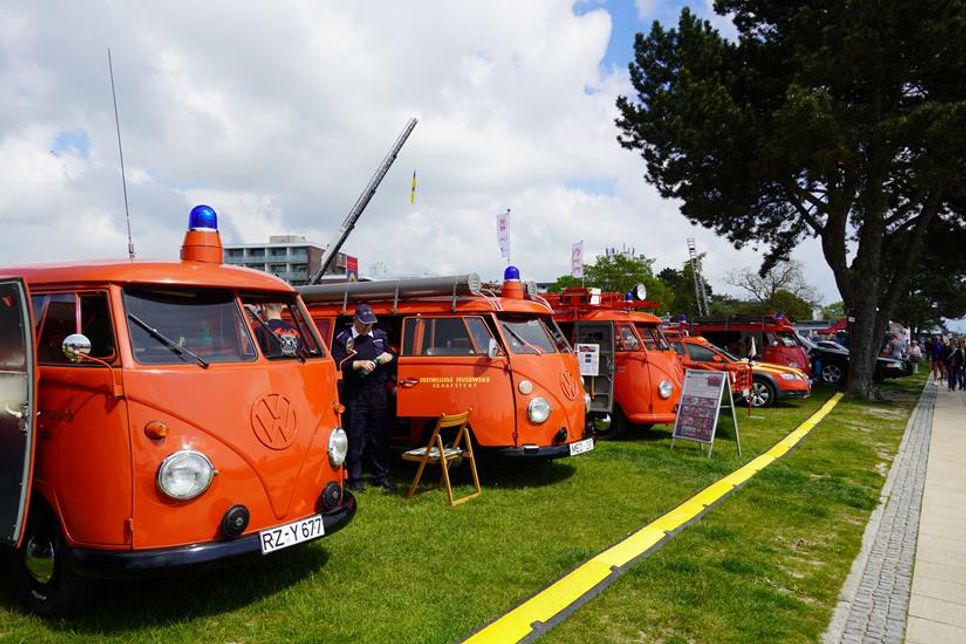 Wie jedes Jahr sorgten auch wieder die Feuerwehr-Oldtimer für neugierige Blicke.