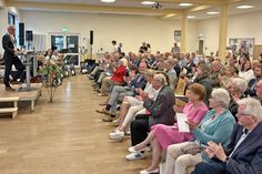 Rund 150 Gäste besuchten am 29. Mai den Stadtempfang im Vorfeld des Schusterfestes in der Mensa der Schulen am Hufenweg.