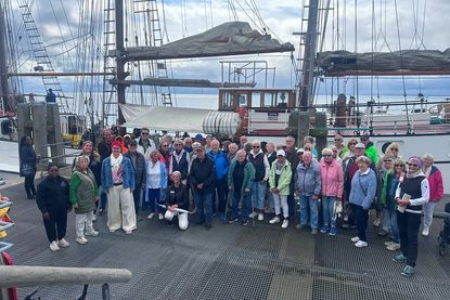 Tourismus-Service Grömitz lud den Seniorenbeirat auf die „Loth Lorien“ ein.