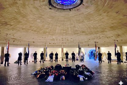 Kranzniederlegung in der Ehrenhalle. Foto: DMB/ Arndt/ hfr