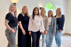 Inhaberin Marina Schlüter (Mitte) mit ihrem Team (v. lks.) Julia Nopper, Melanie Hertwig, Georgina Freudenberg, Johanna Schlottag und Victoria-Sophie Röthling.