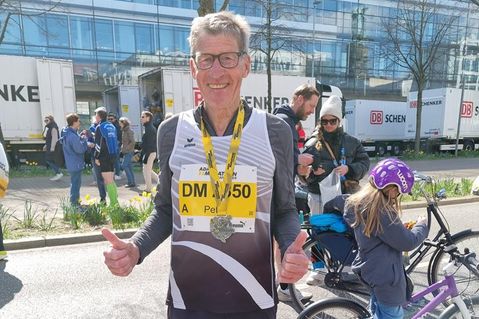 Peter Massny vom TSV Neustadt holt sich den Titel bei den Deutschen Marathon-Meisterschaften.