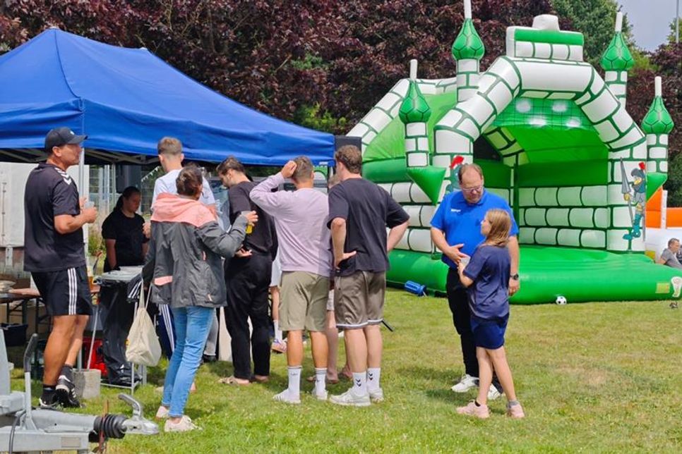 Eltern und Spieler feierten gemeinsam den Saisonabschluss.