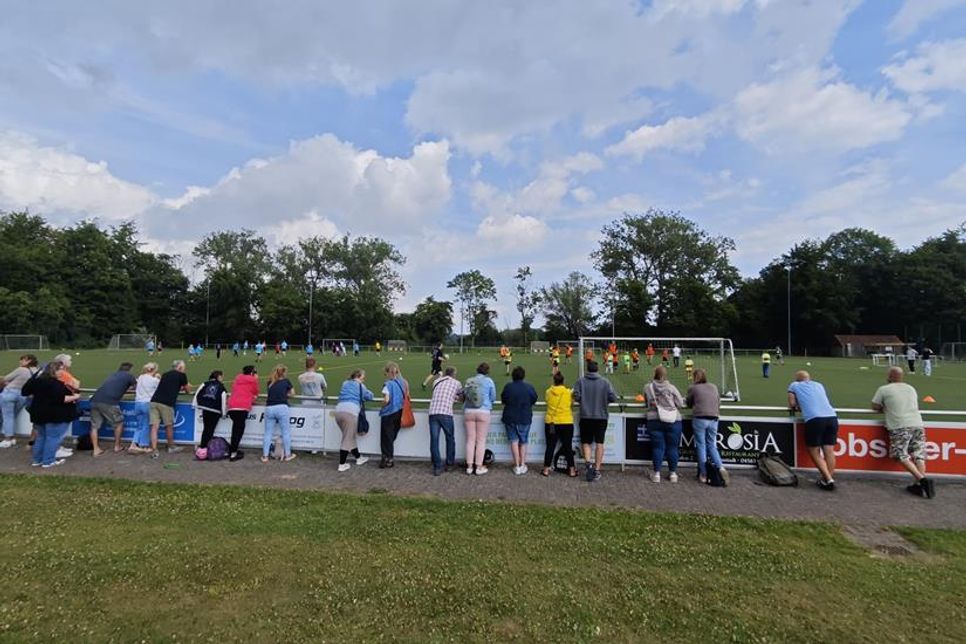 Im Mittelpunkt stand ein Fun-Turnier mit bunt gemischten Teams.