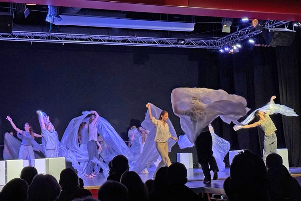 In einem außergewöhnlichen Projekt stellten Schüler historische Ereignisse tänzerisch dar.