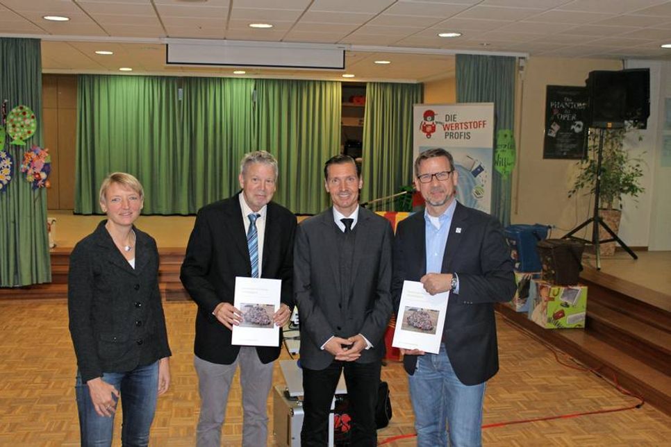 Iris Bruhn, Bernd Ziemens, Dr. Martin Hellwig und Holger Kroll (v. lks.).