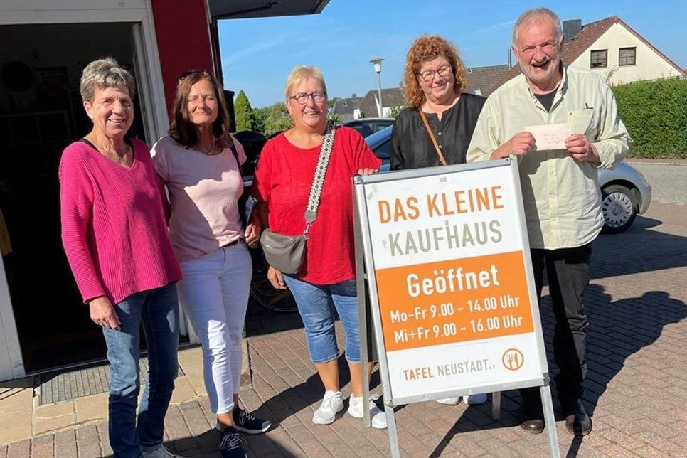 Bei der Tafel wird die meiste Arbeit von ehrenamtlichen Helfern erledigt, wer Lust und Zeit hat zu helfen, kann sich gerne dort melden.