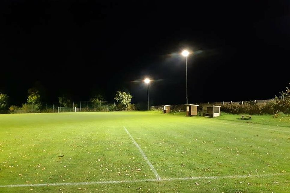 Die sanierte Fluchtlichtanlage des FC Riepsdorf wird am Freitag eingeweiht.