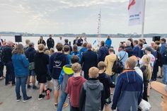 Eine Abordnung der OGT-Segelgilde hat im Rahmen der Kieler Woche am Schüler-Cup teilgenommen und den bekannten Segler Boris Herrmann sowie Ministerpräsident Daniel Günther getroffen.