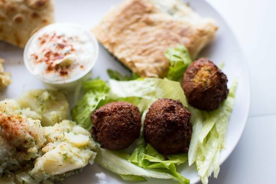Falaffel sind zum Beispiel eine gute vegetarische Alternative.