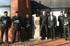 Soldaten der 3. Kompanie mit dem Bürgermeister Klaus Winter und  Bürgervorsteher Rolf Schröder (v. lks.).