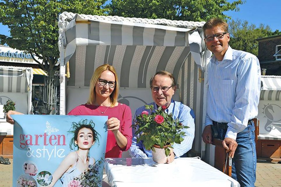 Tereza Hartkop (von links), Heinz Hinrichsen und Tourismuschef Joachim Nitz freuen sich auf die erste „Garten &amp;amp; Style“ am kommenden Wochenende in Timmendorfer Strand. (Foto: René Kleinschmidt)