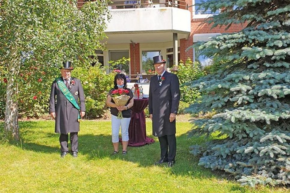 Majestät Willi Wiese und der 3. Ältermann Karsten Prokoph machen Station beim „Stift am Sonnenweg“.