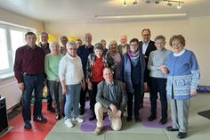 Bürgermeister Mirko Spieckermann (3. v. re.) freute sich, die Mitglieder der Parkinsongruppe kennenzulernen.