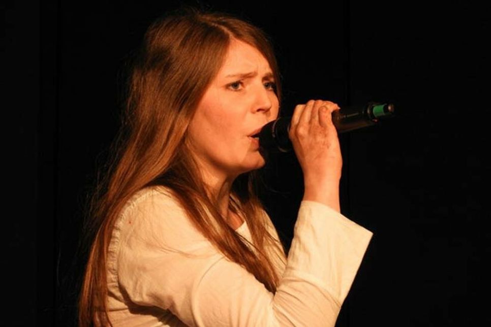 Alina Oppe als Antigone