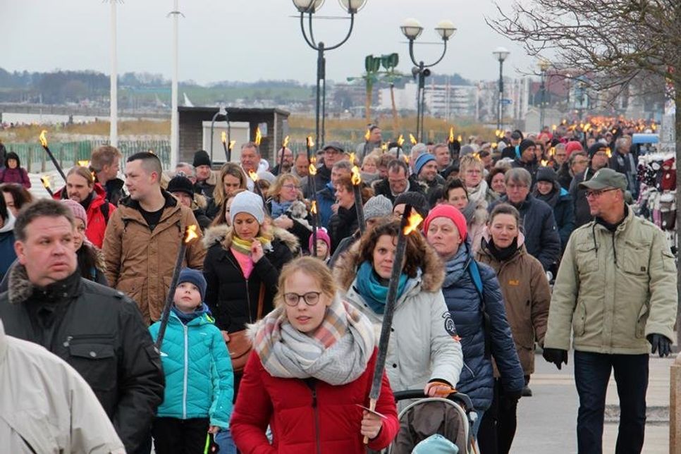 Viele Besucher nutzten die Gelegenheit, um beim Open-ship das Feuerschiff Fehmarnbelt zu besichtigen.
