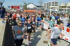 Insgesamt gingen bei den einzelnen Läufen 1.000 Teilnehmende an der Promenade vor der Seebrücke an den Start.