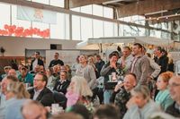 Das Jubiläum wurde mit Mitarbeitern, Kunden, Geschäftspartnern, Freunden und Familie gefeiert.