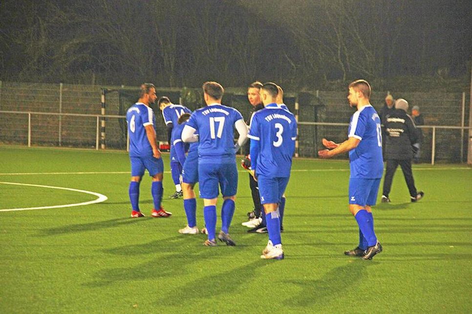 Auch die zweite Mannschaft des TSV Lütjenburg, die „Blauen, zeigte sich vor dem Abendspiel optimistisch.