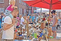 Ein mitreißendes Bühnenprogramm, viel Musik, reichlich gutes Essen und laufende Festmeter Flohmarkt-Vergnügen: Das kommende Wochenende hat das Zeug, die Eutiner*innen und ihre Gäste aus Nah und Fern zu begeistern. Veranstalter Ulfert Georgs verspricht ein Vergnügen wie zu besten Stadtfest-Zeiten.