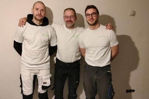 Dennis Driemel (Mi.) und sein Team machen keine Kompromisse: „Ihren Traum setzen wir um!“