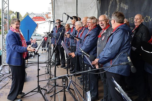 Der Grömitzer Shantychor ist ein Garant für gute Stimmung. (Foto: Christian Lück)