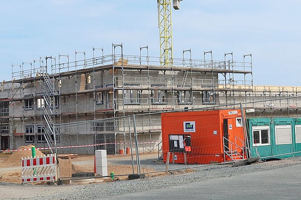 Der Stand der Dinge im April 2026: So sah der Rohbau beim Richtfest aus.