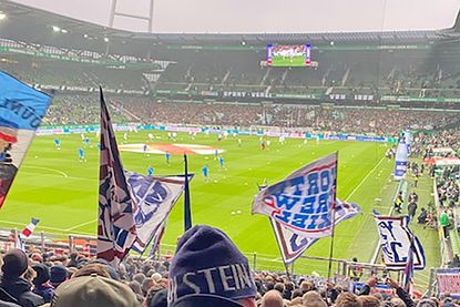 Beeindruckend: Über 4000 Kieler Fans in Bremen.