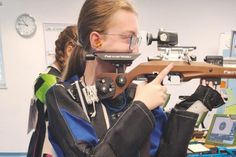 Neele Hamdorf konzentriert sich auf den nächsten Schuss.