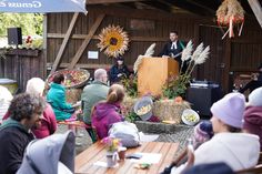 Pastor Hans Hillmann gestaltete den Gottesdienst rund um die Brotsegnung auf dem Museumshof.